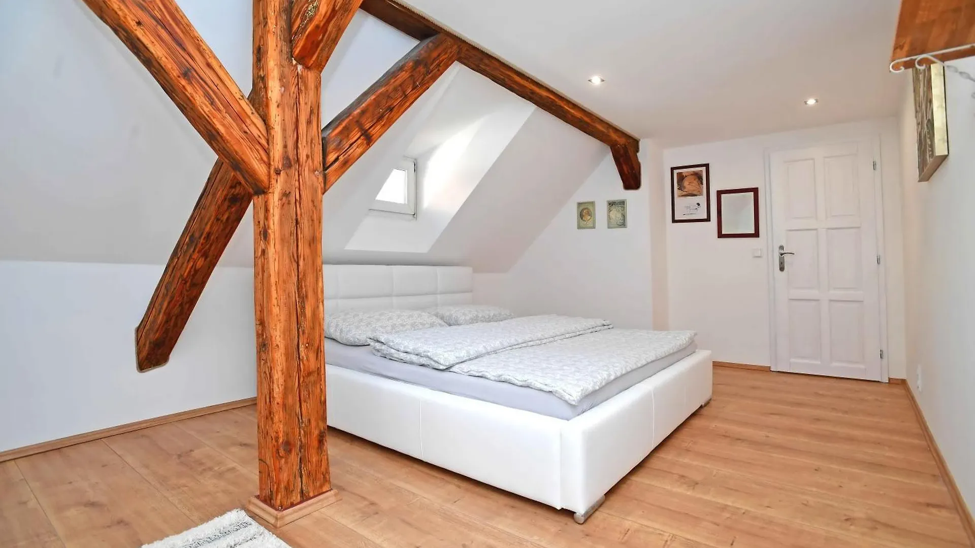 Romantic Apartment Under The Prague Castle