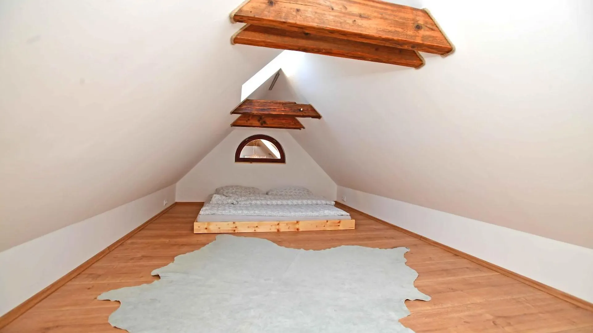 Romantic Apartment Under The Prague Castle