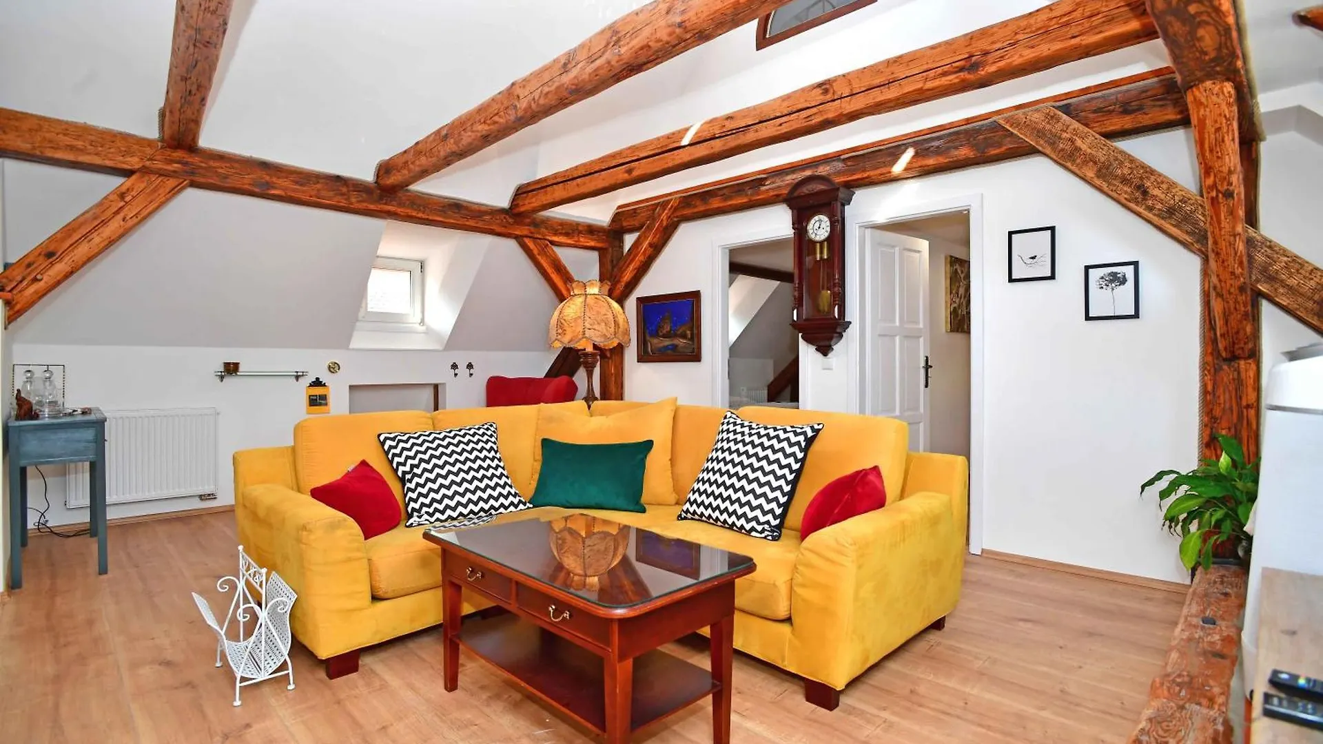 Romantic Apartment Under The Prague Castle