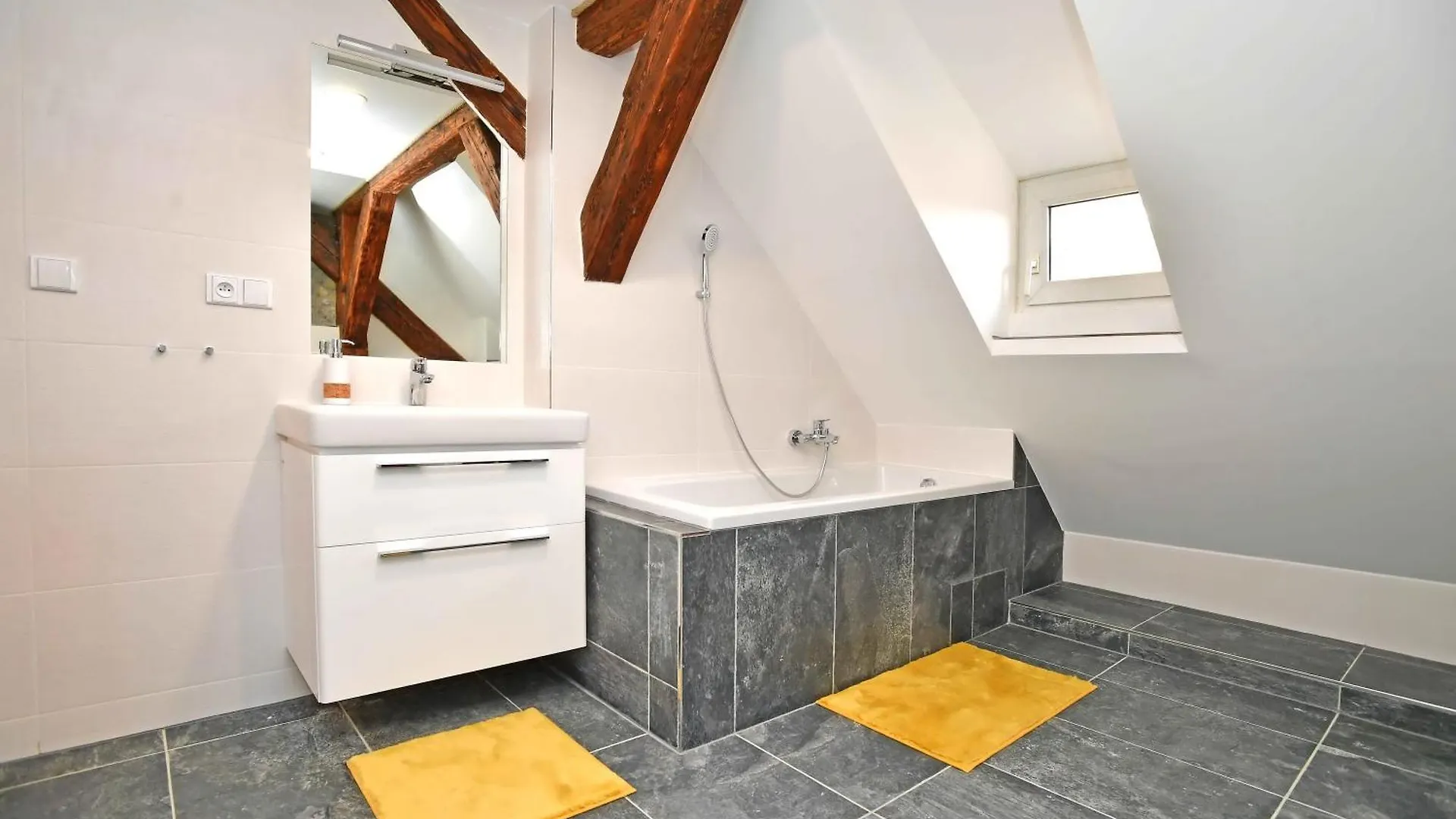 Romantic Apartment Under The Prague Castle